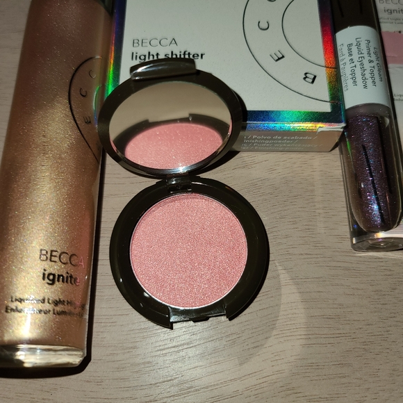BRAND NEW 💥 BECCA BUNDLE 6 full size 5 deluxe products! 2 samples!